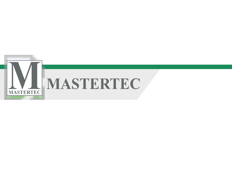 Logo Mastertec. Graue Schrift auf hellgrauem Grund. Oberhalb grüner Streifen.